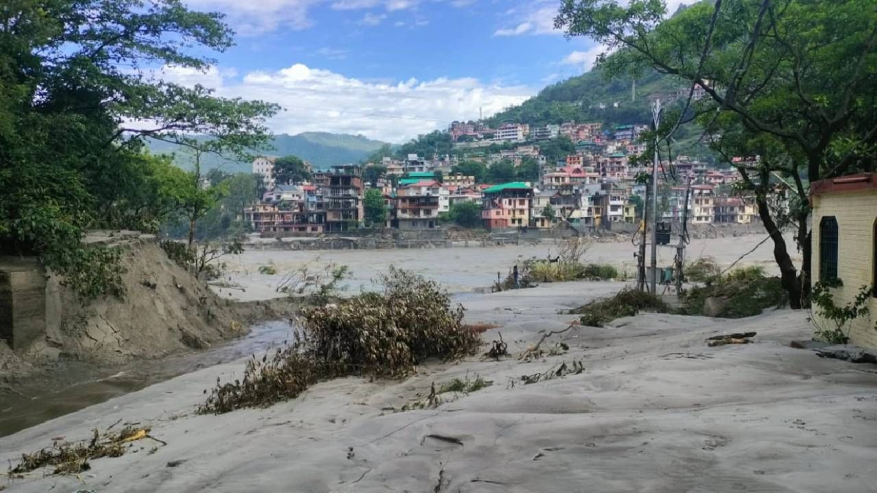 पंजाब आणि हरियाणा सरकारने मदत मागितली आहे. यानंतर लष्कराच्या वेस्टर्न कमांडच्या तुकड्या दोन्ही राज्यांमध्ये मदतीसाठी पाठवण्यात आल्या.