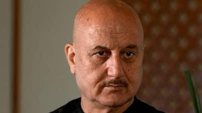 Anupam Kher | अनुपम खेर यांचा टॅटू पाहून चाहत्यांना धक्का, चक्क शरीराच्या या भागावर अभिनेत्याने...