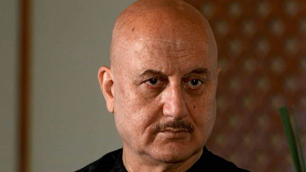 Anupam Kher | अनुपम खेर यांचा टॅटू पाहून चाहत्यांना धक्का, चक्क शरीराच्या या भागावर अभिनेत्याने...