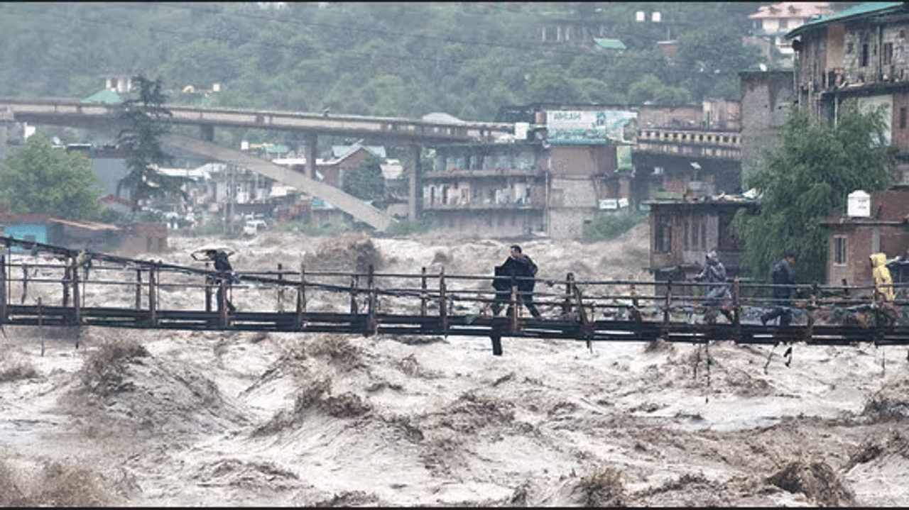 Weather Update : देशातील काही भागांत जलप्रलय, राज्यात काय आहे पावसाची परिस्थिती