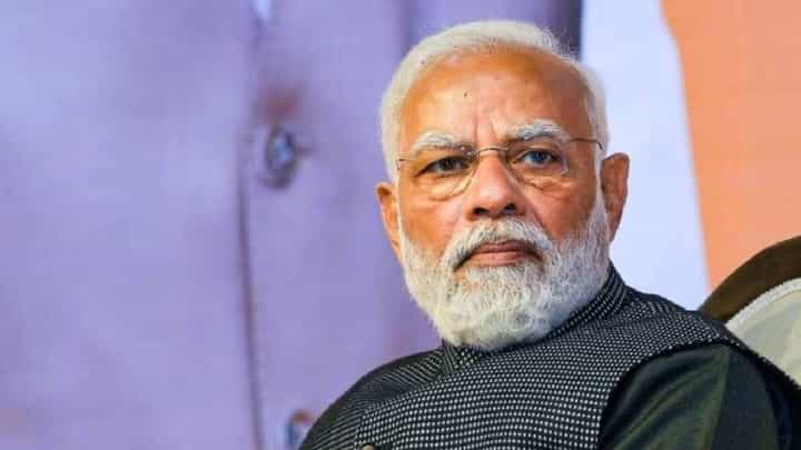 पंतप्रधान मोदी यांनी पुरस्कार स्वीकारण्याच्या आधी ‘हे’ करावं; राऊत यांचा खोचक सल्ला पंतप्रधान मोदी यांनी पुरस्कार स्वीकारण्याच्या आधी ‘हे’ करावं; राऊत यांचा खोचक सल्ला