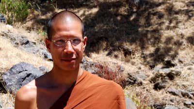 अब्जाधीशांचा एकमेव वारसदार; तब्बल 40 हजार कोटी रुपयांची संपत्ती सोडून झाला बौद्ध भिक्षु