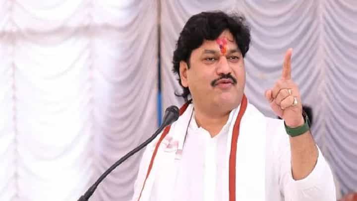 छगन भुजबळ यांच्यापाठोपाठ मंत्री धनजंय मुंडे यांना धमकीचा फोन; मागितली 50 लाखांची खंडणी! छगन भुजबळ यांच्यापाठोपाठ मंत्री धनजंय मुंडे यांना धमकीचा फोन; मागितली 50 लाखांची खंडणी!