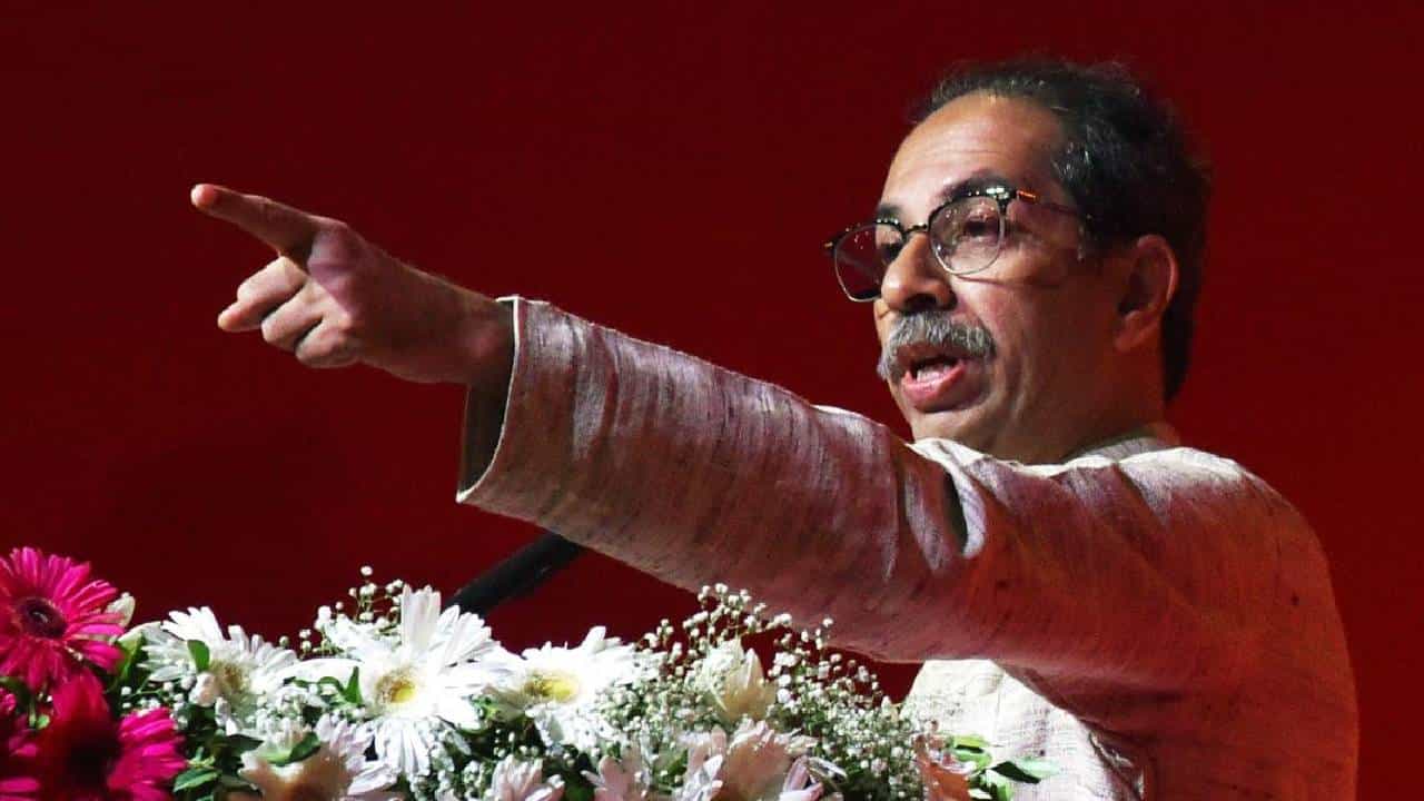 ‘कलंका’वरून राजकारण पेलटं; उद्धव ठाकरे यांनी पुन्हा डिवचलं फडणवीस आणि भाजपला