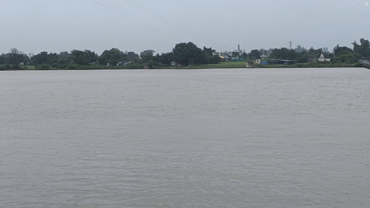 सोमवारी रात्री भंडारा जिल्ह्यात जोरदार पाऊस सुरू झाला होता. 