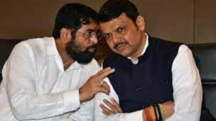 'शिंदे-फडणवीस सरकार हे मराठा समाजाचे मारेकरी', ठाकरे गटाच्या नेत्यानं केला हल्लाबोल 'शिंदे-फडणवीस सरकार हे मराठा समाजाचे मारेकरी', ठाकरे गटाच्या नेत्यानं केला हल्लाबोल