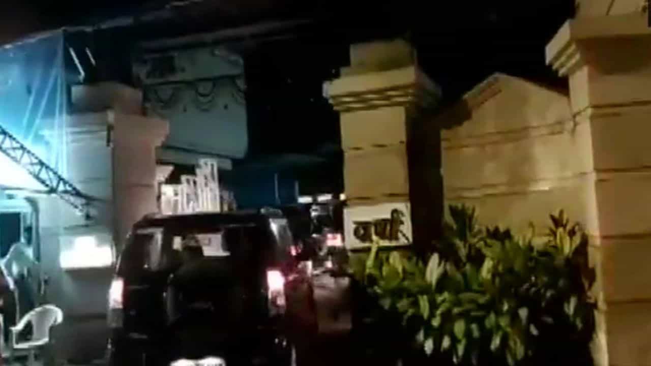 अचानक हालचाली वाढल्या, मुख्यमंत्री, दोन्ही उपमुख्यमंत्री वर्षावर दाखल, नेमकं काय घडतंय?