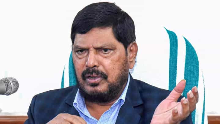 रामदास आठवले यांचा लोकसभा मतदार संघ ठरला, इच्छाही बोलून दाखवली म्हणाले... रामदास आठवले यांचा लोकसभा मतदार संघ ठरला, इच्छाही बोलून दाखवली म्हणाले...
