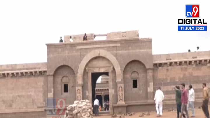 ४६ वर्षानंतर पहिल्यांदाच असं काय झालं ज्याणे विठ्ठल मंदिरात होतेय मोठी गर्दी! ४६ वर्षानंतर पहिल्यांदाच असं काय झालं ज्याणे विठ्ठल मंदिरात होतेय मोठी गर्दी!