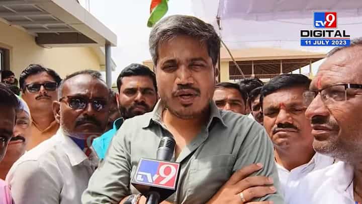 भुजबळ आणि मुंडे यांना आलेल्या धमकीवर रोहित पवार स्पष्टच बोलले; म्हणाले, ‘आपला हा शॉर्टकट नाही’ भुजबळ आणि मुंडे यांना आलेल्या धमकीवर रोहित पवार स्पष्टच बोलले; म्हणाले, ‘आपला हा शॉर्टकट नाही’