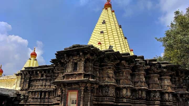 कोल्हापूरच्या अंबाबाईची सुरक्षेची जाबाबदारी कोणाकडे?; सुरक्षा रक्षकांची कोर्टात धाव, ४७ सुरक्षा रक्षांच काय? कोल्हापूरच्या अंबाबाईची सुरक्षेची जाबाबदारी कोणाकडे?; सुरक्षा रक्षकांची कोर्टात धाव, ४७ सुरक्षा रक्षांच काय?