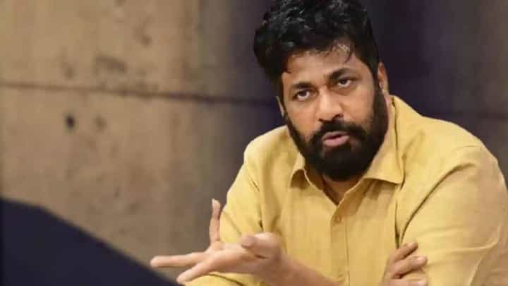 Bacchu Kadu यांना कुणाचा खोचक सल्ला? म्हणाले, 'सत्तेत नसल्यामुळे नैराश्य आलंय, चांगल्या डॉक्टरची ट्रीटमेंट घ्या' Bacchu Kadu यांना कुणाचा खोचक सल्ला? म्हणाले, 'सत्तेत नसल्यामुळे नैराश्य आलंय, चांगल्या डॉक्टरची ट्रीटमेंट घ्या'