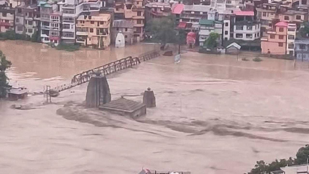 मंदीराच्या शिखरापर्यंत ब्यास नदीचं पाणी पोहोचलं होतं, परंतु महादेवाच्या मंदीराला नदीच्या प्रवाहामुळे कसलाही त्रास झालेला नाही. 