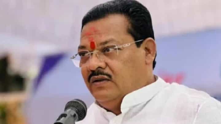 Sanjay Shirsat यांच्या 'त्या' वक्तव्यानं महायुतीतील नेते नाराज, शिरसाट यांना समज देणार? Sanjay Shirsat यांच्या 'त्या' वक्तव्यानं महायुतीतील नेते नाराज, शिरसाट यांना समज देणार?
