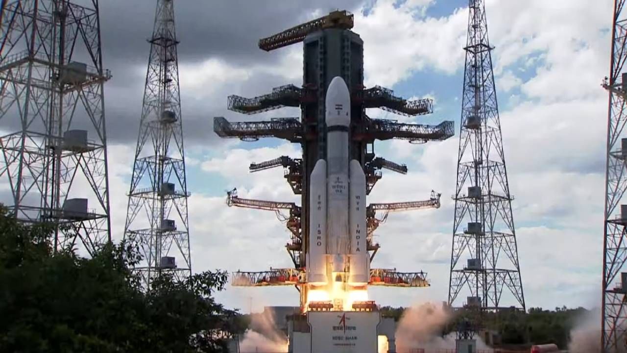 Chandrayaan 3 Moon Landing LIVE Tracking : चांद्रयान 3 च यशस्वी लाँन्च, भारतीयांसाठी अभिमानाचा क्षण