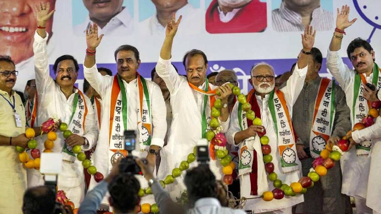 मोठी बातमी ! अखेर खाते वाटप जाहीर, अजित पवार यांना कोणतं खातं?; कुणाला कोणतं खातं मिळालं पाहा संपूर्ण यादी मोठी बातमी ! अखेर खाते वाटप जाहीर, अजित पवार यांना कोणतं खातं?; कुणाला कोणतं खातं मिळालं पाहा संपूर्ण यादी
