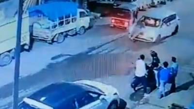 लघुशंकेवरून हटकल्याच्या रागातून गाडी अंगावर घातली, मग एक किमीपर्यंत फरफटत नेले !