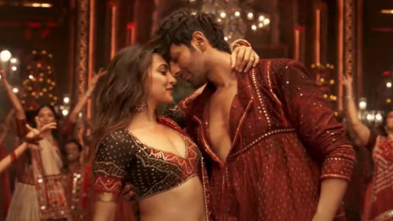 चित्रपटाची हवा बाॅक्स आॅफिसवर कमी झाल्याचे बघायला मिळाले. गुरूवारी चित्रपटाने रिलीजच्या 15 व्या दिवशी 1.30 कोटींचे कलेक्शन हे केले आहे. 