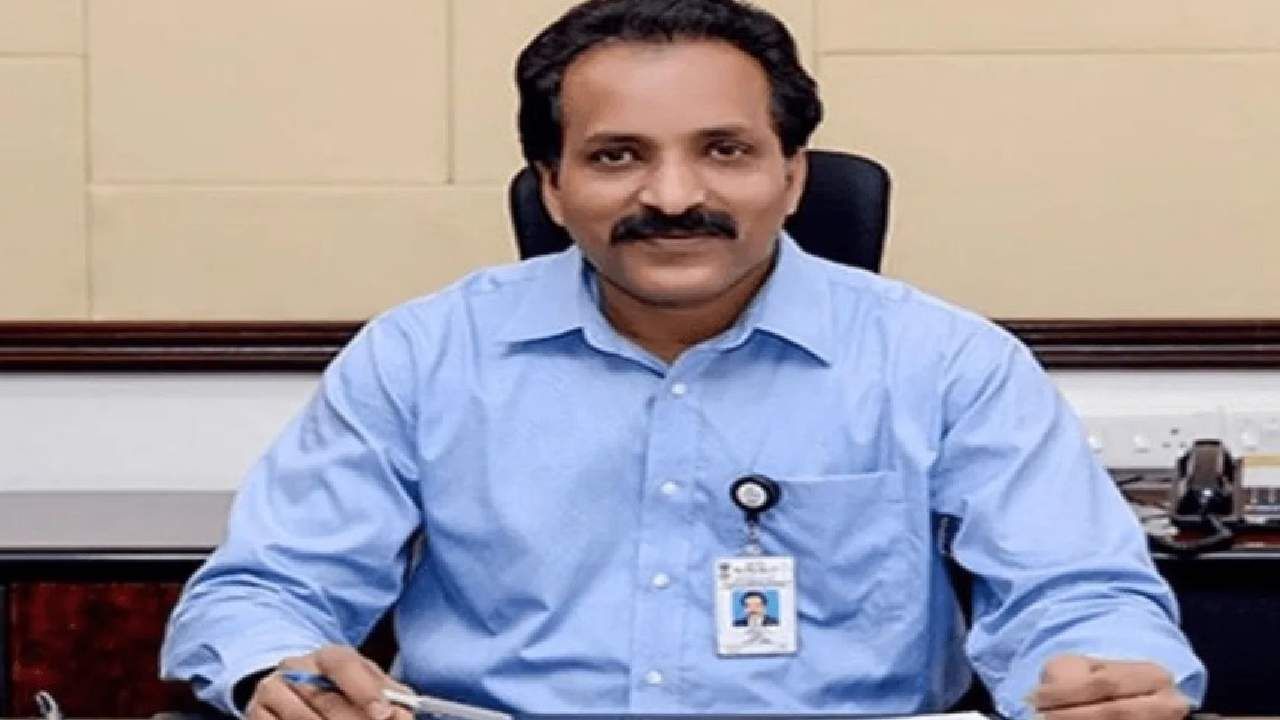 Chandrayaan 3 Launch : कोण आहेत डॉक्टर एस. सोमनाथ ज्यांच्या नेतृत्वात चंद्रयान 3 लाँच Chandrayaan 3 Launch : कोण आहेत डॉक्टर एस. सोमनाथ ज्यांच्या नेतृत्वात चंद्रयान 3 लाँच