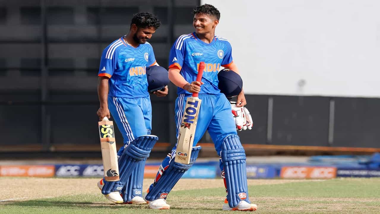टीम इंडिया ए ने यूएई ए टीमवर 8 विकेट्सने विजय मिळवत एसीसी मेन्स एमर्जिंग एशिया कप स्पर्धेत विजयी सुरुवात केलीय. टीम इंडिया ए ने विजयासाठी मिळालेलं 176 धावांचं आव्हान अवघ्या 2 विकेट्सच्या मोबदल्यात पूर्ण केलं.