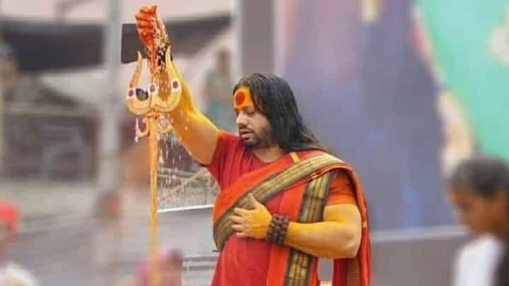 सत्तेचा उपभोग घेण्यासाठी हे सर्व सुरू आहे, कालिचरण महाराज यांची कोणावर टीका? सत्तेचा उपभोग घेण्यासाठी हे सर्व सुरू आहे, कालिचरण महाराज यांची कोणावर टीका?