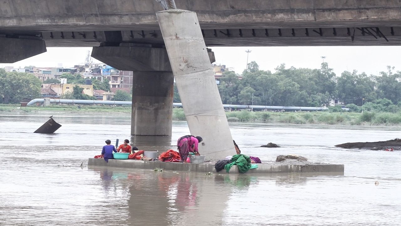 दिल्लीत मागच्या ४० वर्षात झालेल्या पावसाने यमुना नदीचा रेकॉर्ड मोडला आहे. 