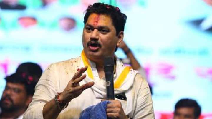 बोगस बियाण्यांच्या मुद्यावरुन सभागृहात गदारोळ, कृषीमंत्री धनंजय मुंडे यांचं विरोधकांना सडेतोड उत्तर! बोगस बियाण्यांच्या मुद्यावरुन सभागृहात गदारोळ, कृषीमंत्री धनंजय मुंडे यांचं विरोधकांना सडेतोड उत्तर!