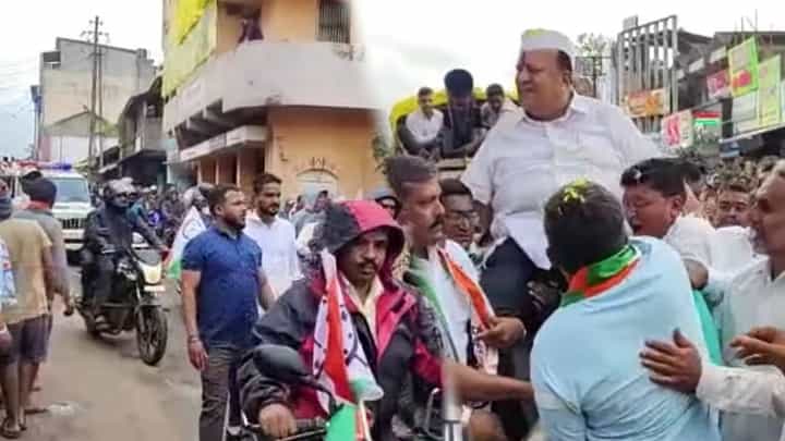 मंत्रीपदी निवड झाल्यानंतर मुश्रीफ यांचं मतदारसंघात जल्लोषी स्वागत; गडहिंग्लजमध्ये जेसीबीने फुलांची उधळण मंत्रीपदी निवड झाल्यानंतर मुश्रीफ यांचं मतदारसंघात जल्लोषी स्वागत; गडहिंग्लजमध्ये जेसीबीने फुलांची उधळण