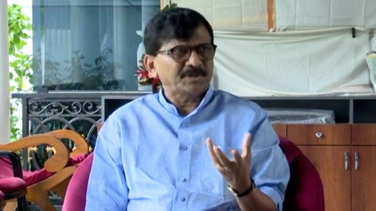 आधी त्यांना नोटिसा पाठवा, मग मला बोला; संजय राऊत यांनी खडसावलं आधी त्यांना नोटिसा पाठवा, मग मला बोला; संजय राऊत यांनी खडसावलं