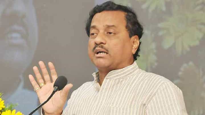 सुनील तटकरे यांच्या आव्हानाला काँग्रेस नेत्याचा टोला; म्हणाला, ‘बाप शेवटी बाप असतो’ सुनील तटकरे यांच्या आव्हानाला काँग्रेस नेत्याचा टोला; म्हणाला, ‘बाप शेवटी बाप असतो’