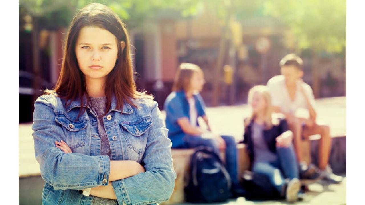 तुमचा मित्र क्वचितच तुमच्याबरोबर वेळ घालवण्याचा प्रयत्न करतो