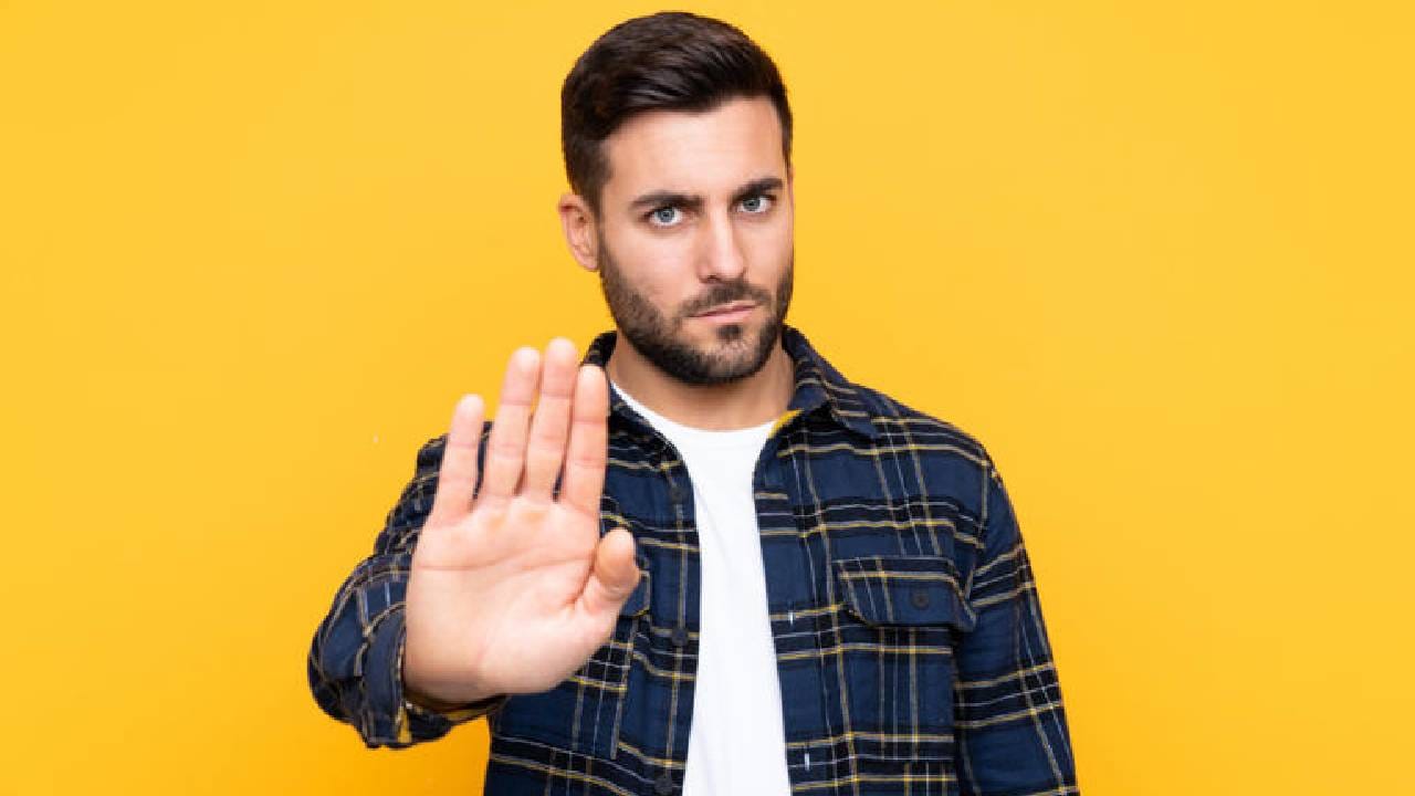 आपल्या मित्राला आपलं ऐकून घेणं महत्त्वाचं वाटत नाही