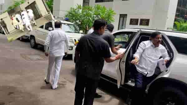 NCP Ministers Meet Sharad pawar : सुप्रिया सुळे यांचा फोन आला, चव्हाण सेंटरला या, काय घडतंय माहीत नाही, जयंत पाटील यांचं विधान; पवारांची पुढची खेळी कोणती?