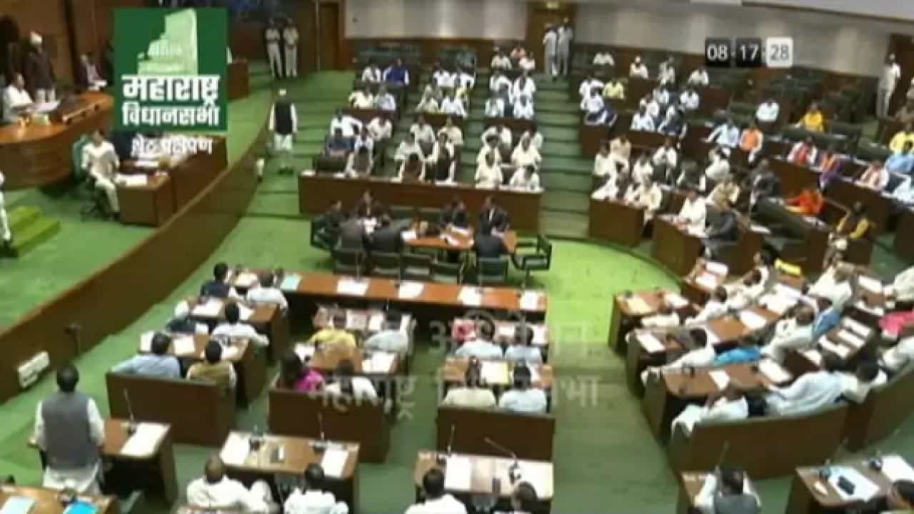 मणिपूरच्या घटनेवर विरोधक आक्रमक, काँग्रेस आमदारांची विधानसभेत जोरदार घोषणाबाजी!