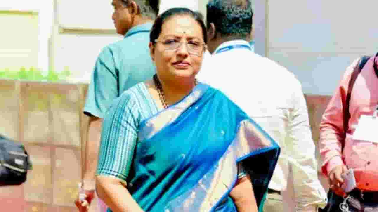 संभाजी भिडे यांच्याविरोधात यशोमती ठाकूर आक्रमक; ट्विटरवरून आली थेट जीवे मारण्याची धमकी संभाजी भिडे यांच्याविरोधात यशोमती ठाकूर आक्रमक; ट्विटरवरून आली थेट जीवे मारण्याची धमकी