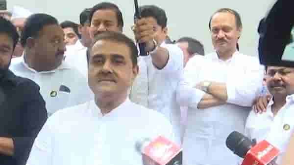 राष्ट्रवादीचे बंडखोर शरद पवार यांना भेटले, तासभर चर्चा; काय घडलं भेटीत?