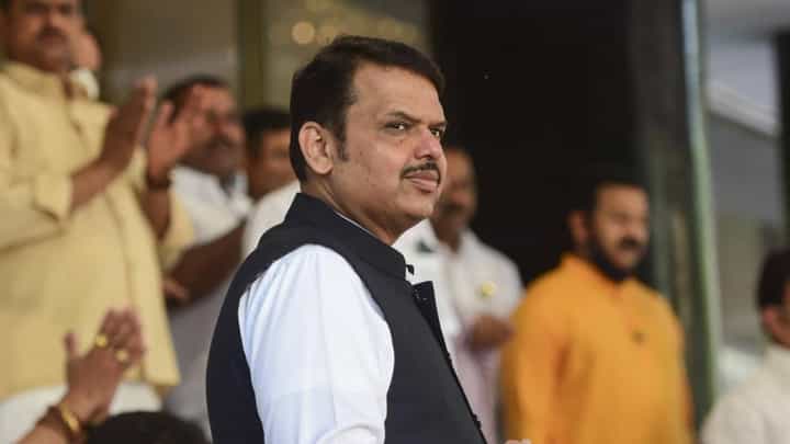 देवेंद्र फडणवीस यांना खूप मोठं व्हायचं आहे, भाजप नेत्याचं वक्तव्य देवेंद्र फडणवीस यांना खूप मोठं व्हायचं आहे, भाजप नेत्याचं वक्तव्य