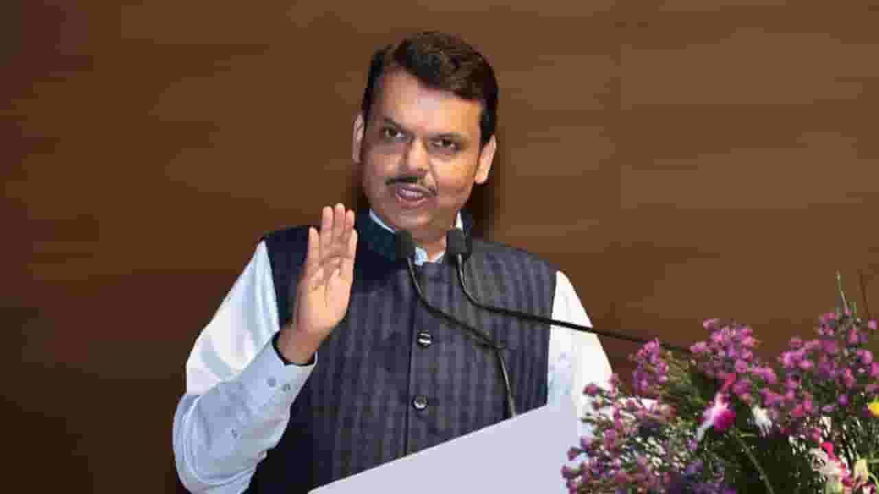 निधी वाटपाच्या प्रश्नावर देवेंद्र फडणवीस भडकले; म्हणाले, 'हा शहाणपणा तेव्हाच्या सरकारला शिकवायला हवा होता'
