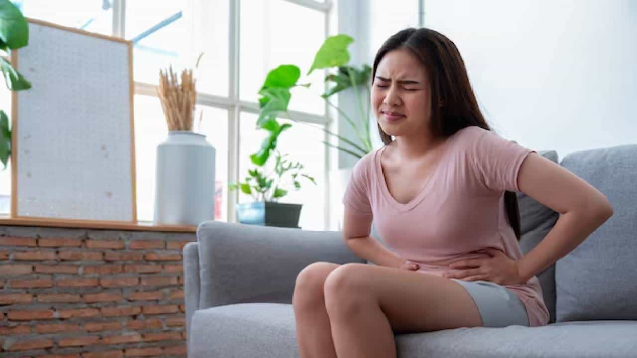 PCOD आजारामुळे महिलांच्या मानसिक आरोग्यावरही परिणाम होतो का ? तज्ज्ञ काय सांगतात ?