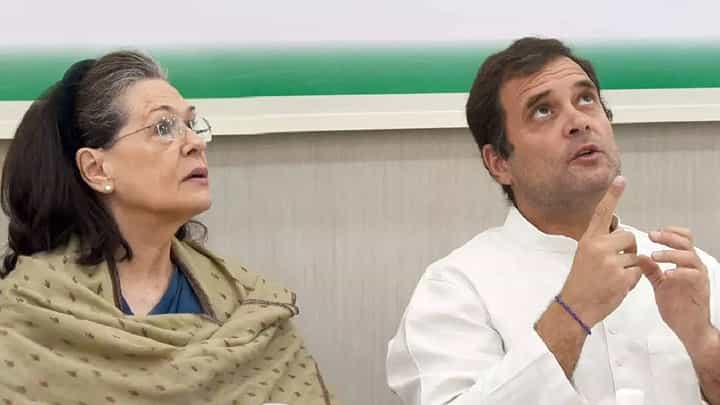 राहुल गांधी यांच्यासाठी तुम्हीच मुलगी शोधा, सोनिया गांधी यांनी खास व्यक्तीकडे सोपवली जबाबदारी राहुल गांधी यांच्यासाठी तुम्हीच मुलगी शोधा, सोनिया गांधी यांनी खास व्यक्तीकडे सोपवली जबाबदारी