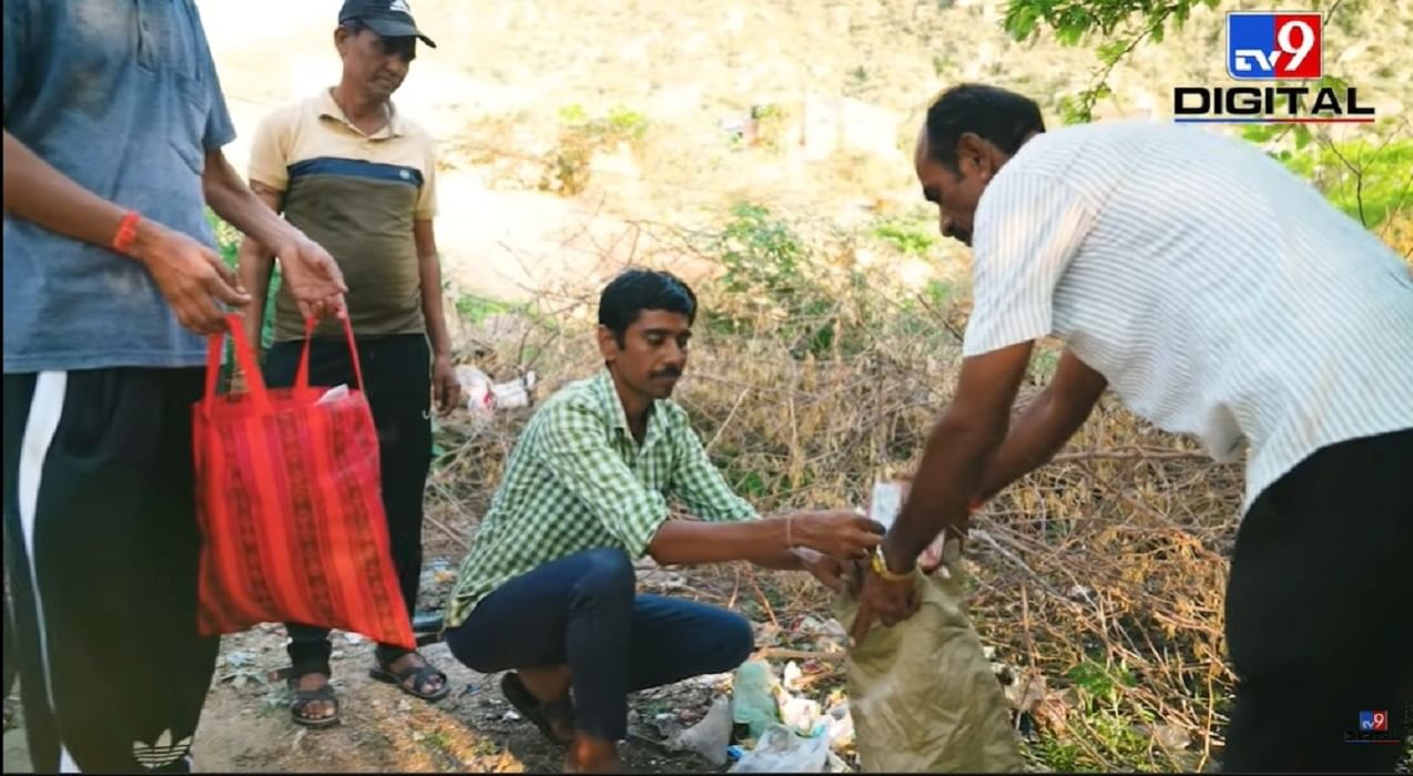 चहा विक्रेता कानाराम मेवाड यांचा देशाला प्लास्टिकमुक्त करण्यासाठी कौतुकास्पद प्रयत्न चहा विक्रेता कानाराम मेवाड यांचा देशाला प्लास्टिकमुक्त करण्यासाठी कौतुकास्पद प्रयत्न