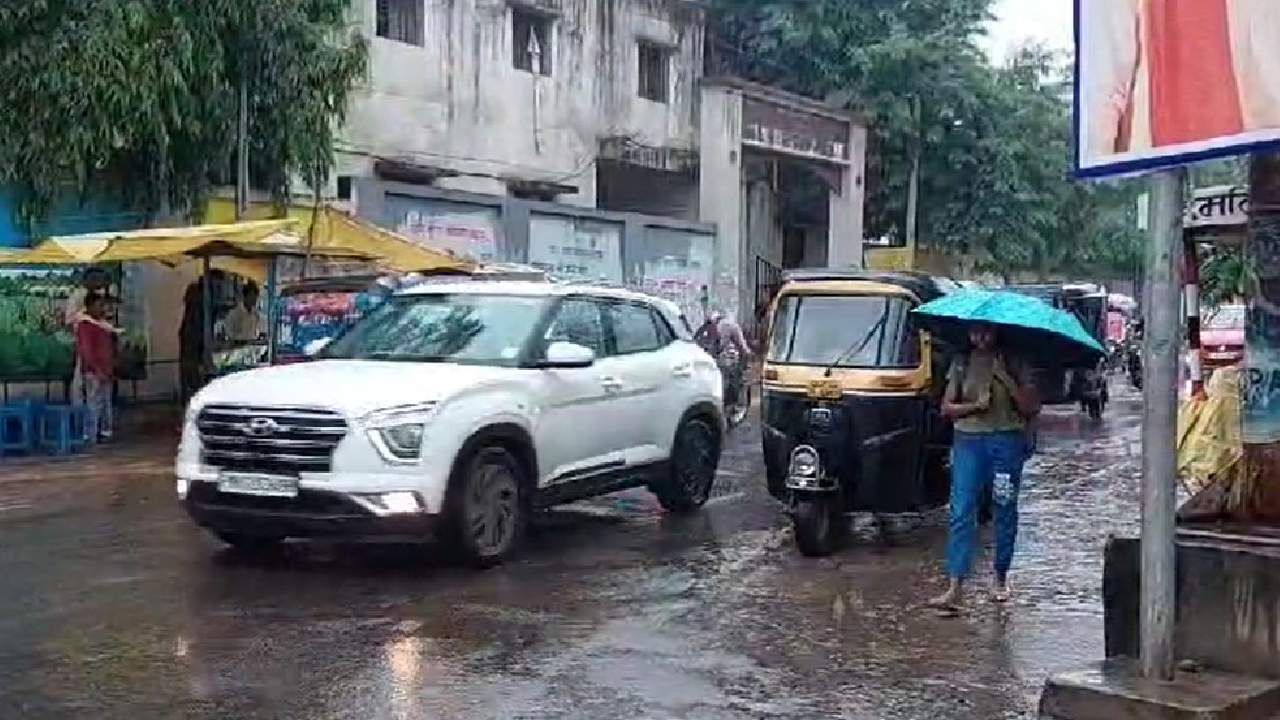 विदर्भात पावसाची जोरदार बॅटिंग, या जिल्ह्यातील जिल्हाधिकाऱ्यांनी उद्या जाहीर केली शाळांना सुटी विदर्भात पावसाची जोरदार बॅटिंग, या जिल्ह्यातील जिल्हाधिकाऱ्यांनी उद्या जाहीर केली शाळांना सुटी