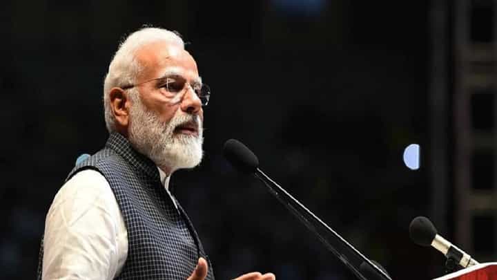 पंतप्रधान मोदी टिळक यांने अभिवादन करताना म्हणाले, ‘स्वातंत्रयुद्धातील त्यांचं समर्पण...’ पंतप्रधान मोदी टिळक यांने अभिवादन करताना म्हणाले, ‘स्वातंत्रयुद्धातील त्यांचं समर्पण...’