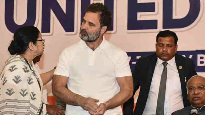 “ही लढाई नरेंद्र मोदी, विचारधारा आणि ‘इंडिया’मध्ये”; राहुल गांधी यांचा निर्धार “ही लढाई नरेंद्र मोदी, विचारधारा आणि ‘इंडिया’मध्ये”; राहुल गांधी यांचा निर्धार