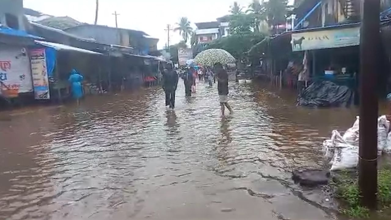 पुढील तीन ते चार दिवस अशीच परिस्थिती राहील, असा अंदाज हवामान विभागाने वर्तवला आहे. 