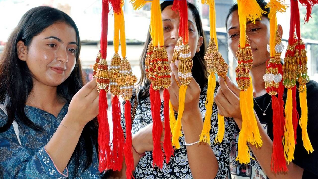 Rakshabandhan 2023 : रक्षाबंधनला खरेदी करू नका अशा प्रकारची राखी, मिष्ठान्न घेतांनाही लक्षात ठेवा या गोष्टी Rakshabandhan 2023 : रक्षाबंधनला खरेदी करू नका अशा प्रकारची राखी, मिष्ठान्न घेतांनाही लक्षात ठेवा या गोष्टी