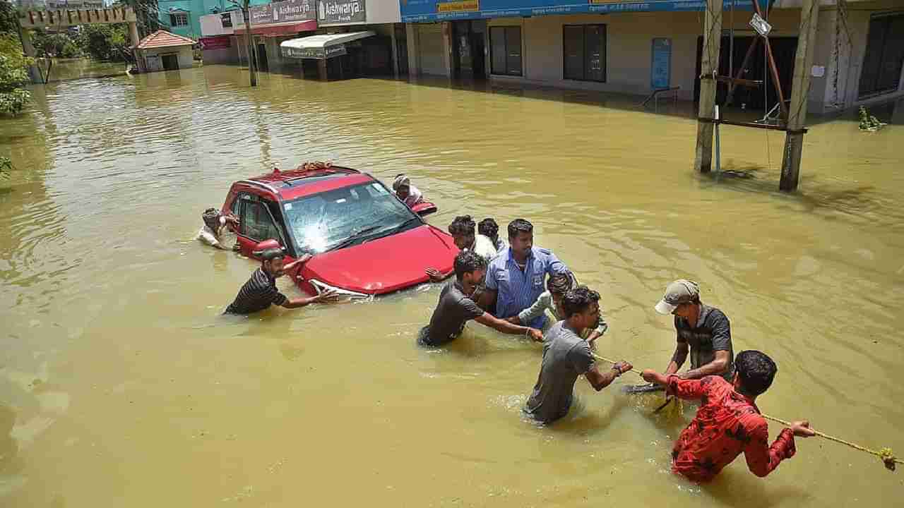 Car Insurance Claim : पुरामुळे कारचे मोठे नुकसान, कार इन्शुरन्स येईल का कामी