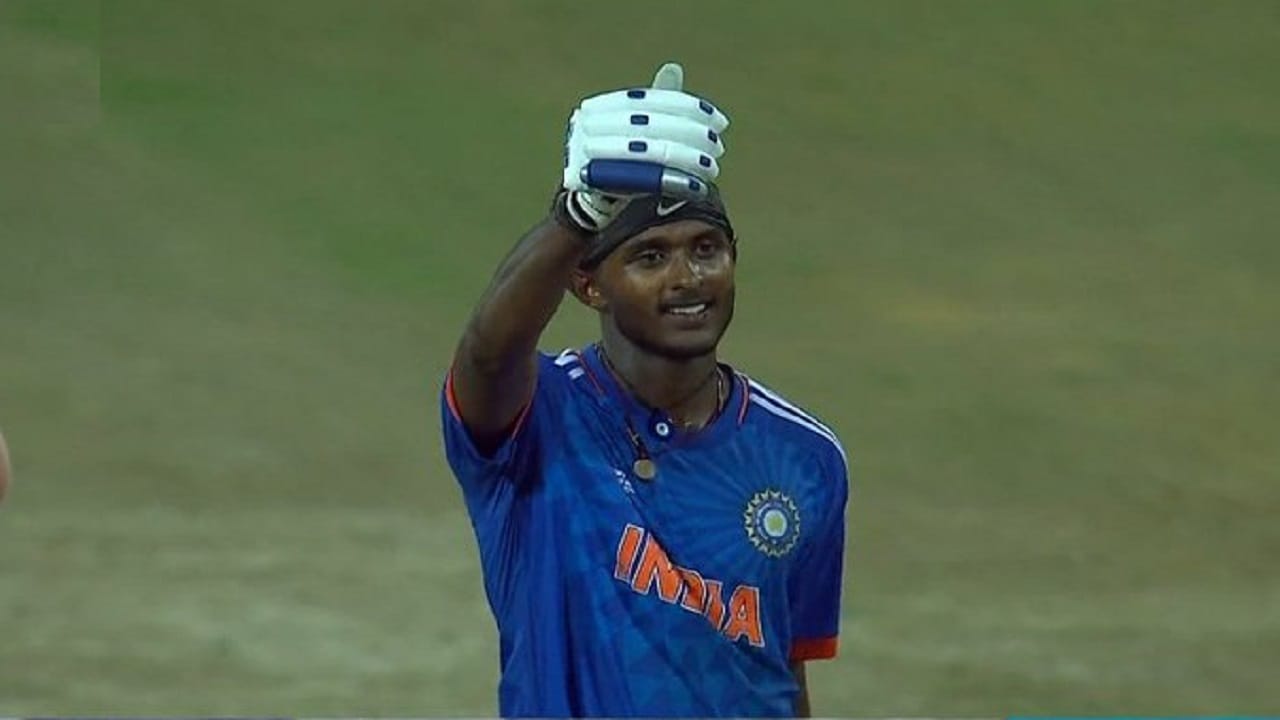 साईने या खेळीत 10 चौकार आणि 3 सिक्स ठोकले. साईने नाबाद 104 धावा केल्या.