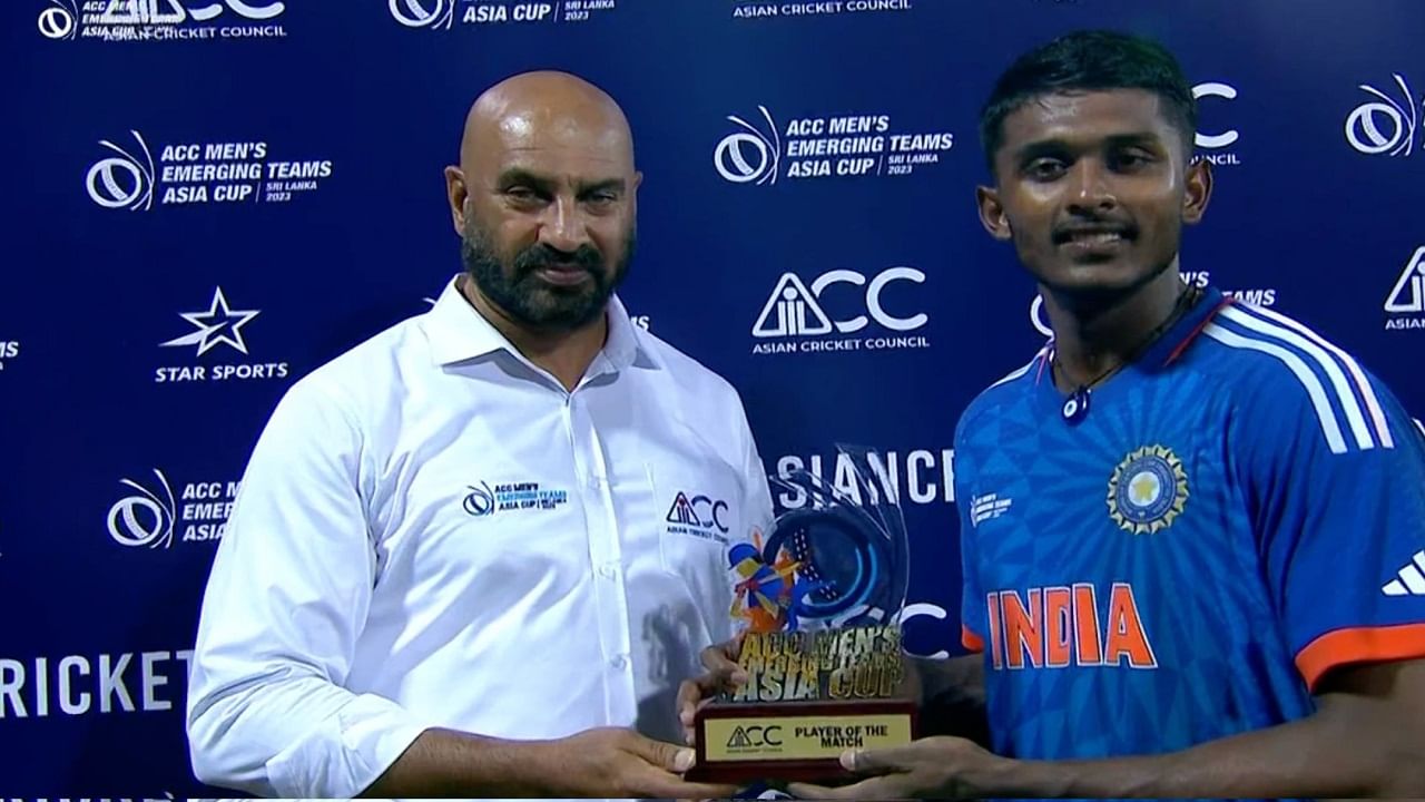 साईने केलेल्या नाबाद शतकी खेळीमुळे त्याला मॅन ऑफ द मॅच म्हणून गौरवण्यात आलं.