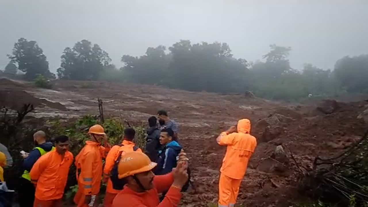 Raigad Irshalwadi Landslide | हृदयद्रावक! रायगडच्या इर्शालगडाच्या पायथ्याला असणाऱ्या आदिवासी वाडीवर काळाचा घाला, चार जणांचा मृत्यू Raigad Irshalwadi Landslide | हृदयद्रावक! रायगडच्या इर्शालगडाच्या पायथ्याला असणाऱ्या आदिवासी वाडीवर काळाचा घाला, चार जणांचा मृत्यू